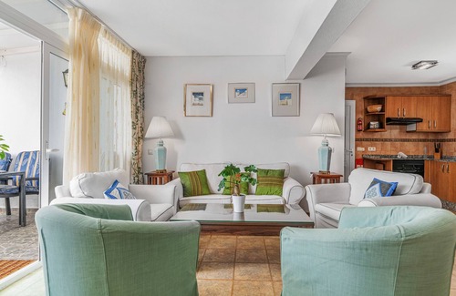La Asomada House | Vacation Home 'Casita Canaria' with Sea View, Private Pool and Wi-Fi