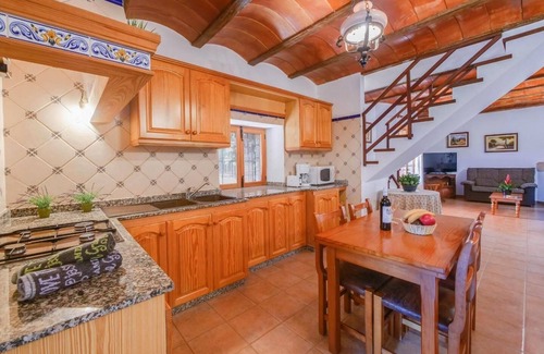 Porreres House | Vacation Home Es Lladoner with Mountain View, Pool, Wi-Fi & Terrace