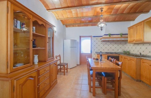 Porreres House | Vacation Home Es Lladoner with Mountain View, Pool, Wi-Fi & Terrace