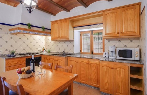 Porreres House | Vacation Home Es Lladoner with Mountain View, Pool, Wi-Fi & Terrace