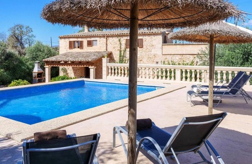 Porreres House | Vacation Home Es Lladoner with Mountain View, Pool, Wi-Fi & Terrace