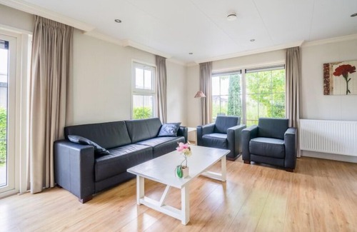Dordtse Biesbosch House | Vacation home EuroParcs Resort De Biesbosch in Dordrecht - 4 persons, 2 bedrooms