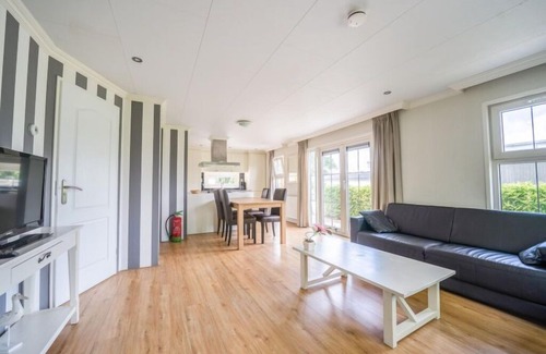 Dordtse Biesbosch House | Vacation home EuroParcs Resort De Biesbosch in Dordrecht - 4 persons, 2 bedrooms