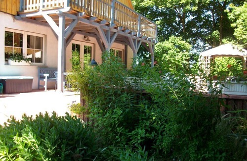 Crussow House | Vacation home for single occupancy for up to 12 people with large garden, close to the lake