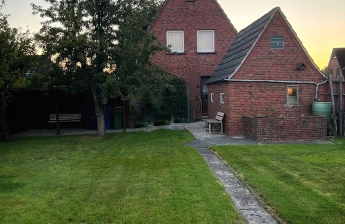 Krummhoern House | Vacation home Friesenkoje, in Loquard near Greetsiel and Emden, dogs allowed