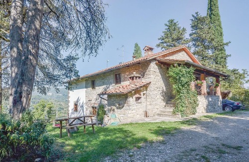 Ortignano Raggiolo Apartment | Vacation home in wooded heights, with swimming lake.