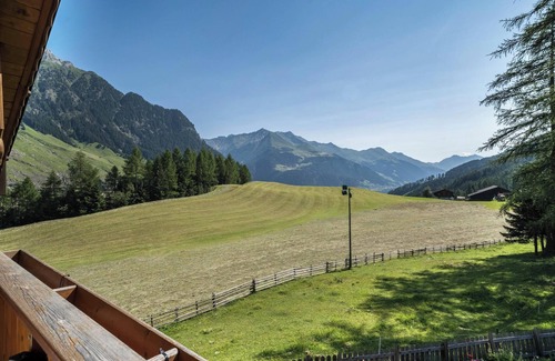 Moso in Passiria Apartment | Vacation Home "Maria Steinröserl" with Mountain View, Garden, Wi-Fi & Sauna