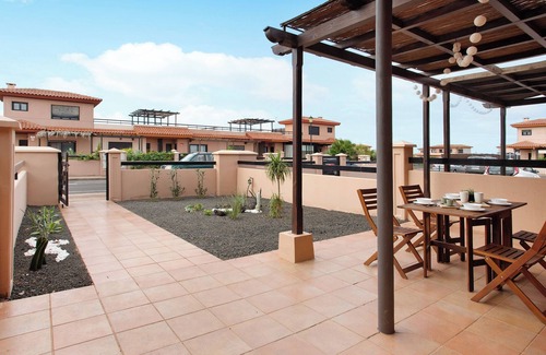 Lajares House | Vacation Home "La Casita De Majanicho" with Shared Pool, 2 Private Terraces & Wi-Fi