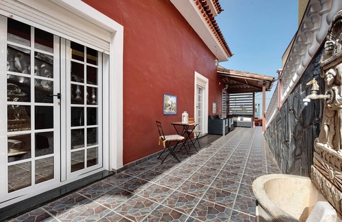 Montijos House | Vacation Home "La Planta Vieja" with Sea View, Shared Terraces & Wi-Fi