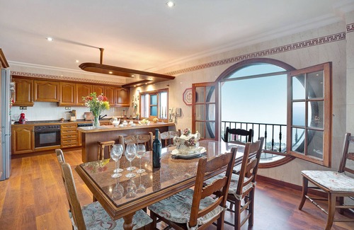 La Vera House | Vacation Home "La Victoria' with Sea View, Private Terrace & Wi-Fi