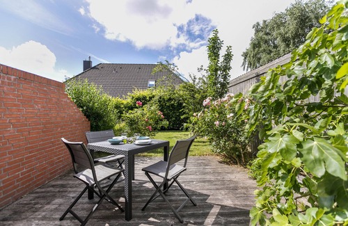 Niebuell House | Vacation Home "Niebüllhus" with Private Terrace & Wi-Fi