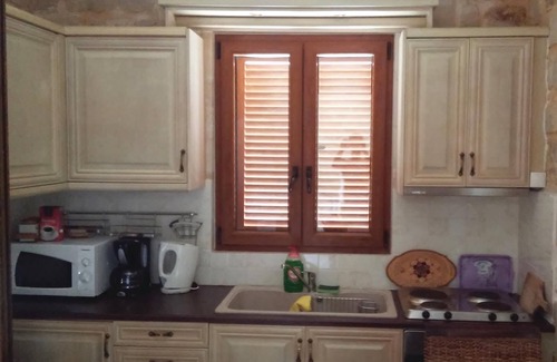 Kavallos House | Vacation home only 50 m from the Kournas lake.