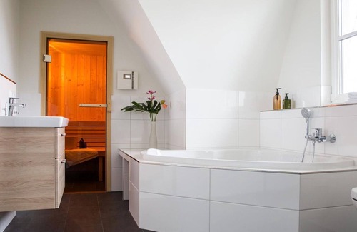 Bodstedt House | Vacation home Seeschwalbe 44 - Close to nature - Ferienhäuser Kranichsruh