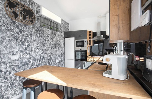 Abades House | Vacation Home 'Tia Osa' with Private Pool, Shared Terrace and Wi-Fi