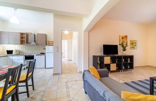 Agios Ioannis House | Vacation Home "Tony and Helen's House" with 2 Balconies, Shared Terrace & Wi-Fi