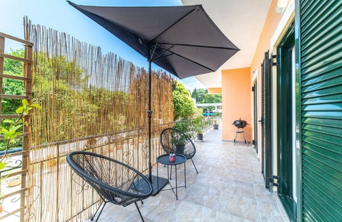 Agios Ioannis House | Vacation Home "Tony and Helen's House" with 2 Balconies, Shared Terrace & Wi-Fi