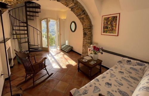 Pietrabruna House | Vacation home Vecchi Olivi in Pietrabruna - 5 persons, 2 bedrooms