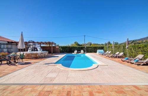 Olhao House | Vacation Home 'Villa Oliva AL - T2' with Mountain Views, Terrace, Pool, Wi-Fi & A/C