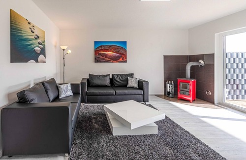 Muritz House | Vacation home with fireplace, covered terrace and garden