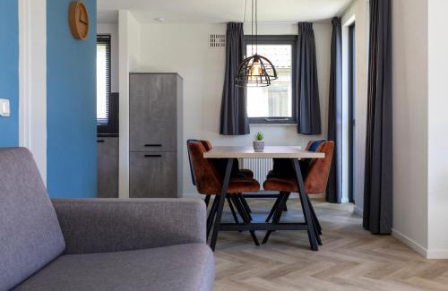 Ewijk House | Vacation house with sunny garden near lake