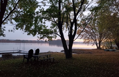 Plantagenet House | VACATION in 🇨🇦 CANADA 🇨🇦: Pet Friendly All-Season Getaway by the Ottawa River