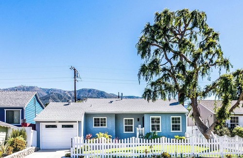 Crescenta Highlands House | Vacation in style! Modern 3bd/2 bath centrally located private home.