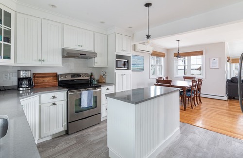 Bonnet Shores House | Vacation in this stunning home with gorgeous ocean views!