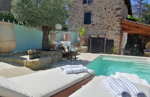 Planioles House | Vacation lodge with relaxation pool for two with stunning views- Figeac