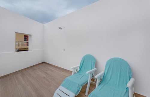 Las Vegas Apartment | Vacation 'Lola' with Mountain View, Private Terrace and Wi-Fi