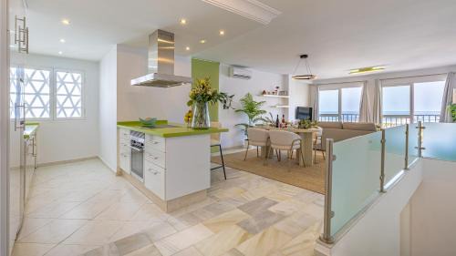 Puerto Banus Apartment | VACATION MARBELLA I Sea Views, 24-7 security, Parking, Walk to Everything in Luxurious Puerto Banus