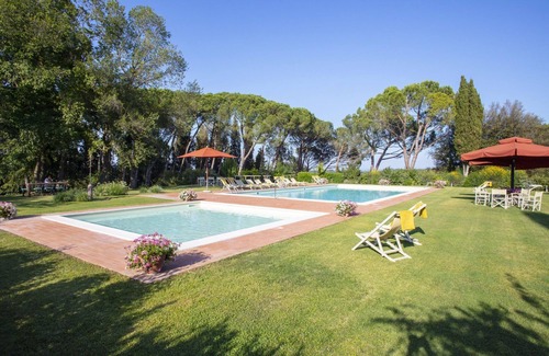 Palaia Villa | Vacation rental for 22 in Tuscany