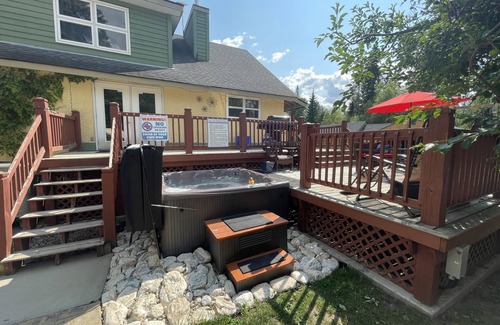 Blaeberry House | VACATION RENTAL- SLEEPS UP TO 10 -GOLDEN BC