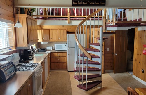 Sterling House | Vacation Rental with pool and access to Bay with dock and launching abilities.