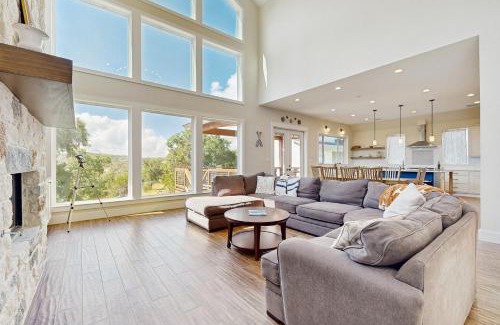 Canyon Lake House | Vacation Station