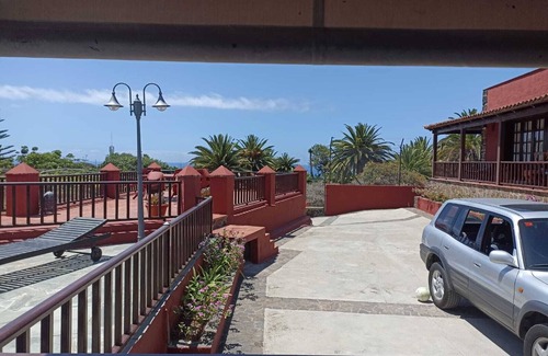 Icod de los Vinos Villa | Vacation Villa 'The Palm' with Private Pool, Private Terrace and Wi-Fi
