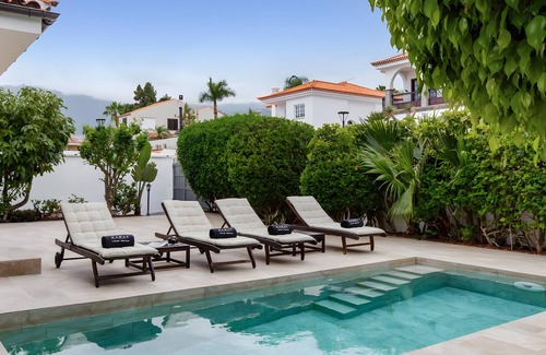 Las Arenas Villa | Vacation Villa 'Karat Salvaje' with Sea View, Wi-Fi and Air Conditioning