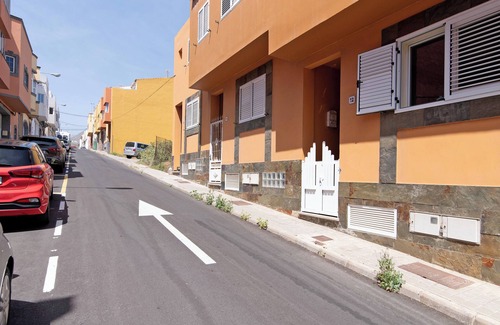 Telde Villa | Vacation Villa 'Casa La Herradura' with Sea View, Private Terrace and Wi-Fi