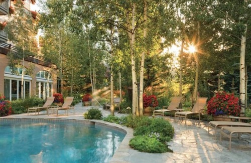 Vail Resort | Vail Village Sonnenalp 2 Doubles hotel room w/heated pool, spa, dining!