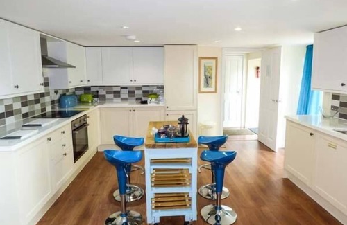 Dronfield Cottage | VALE BARN, family friendly, character holiday cottage in Dronfield