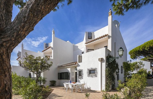 Vale do Lobo House | Vale do Lobo vila with large rooftop & ocean view