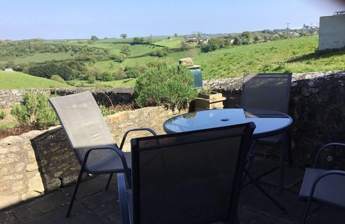 Llancarfan Cottage | Vale of Glamorgan - Cottage - Sleeps 4 - Parking