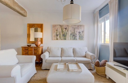 El Pla del Real Apartment | Valencia-Living Apartment with Balcony, Air Conditioning and Wi-Fi