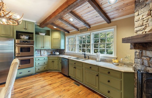 Highlands House | Valentine Estate-Perfect Combination of Coziness & Privacy for Multiple Groups