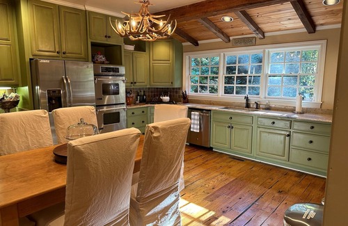 Highlands House | Valentine Estate-Perfect Combination of Coziness & Privacy for Multiple Groups