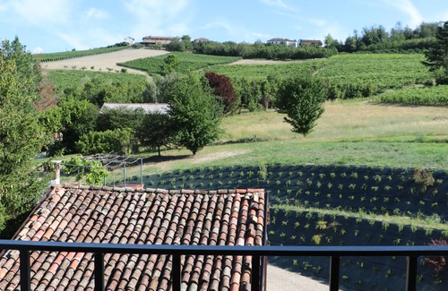 Moasca House | Valèt guesthouse, four rooms and sleeps 12, half an hour from Alba