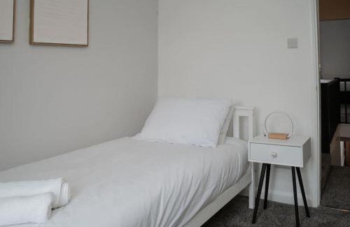 Crewe House | Valley Park House - By Sigma Stays