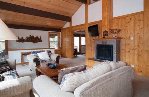 Olympic Valley House | Valley View at Palisades -4 BR w Mountain Views, Pet-Friendly, and Close to Village
