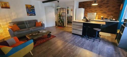 L'Isle-sur-la-Sorgue Apartment | Valmy Cosy - Appartement entier - Hypercentre