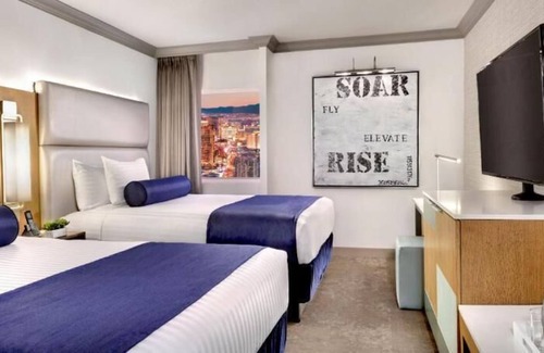 Gateway District House | Value Accommodation! 2 Great Units, Pools, Casino, Free Parking, Game Room!