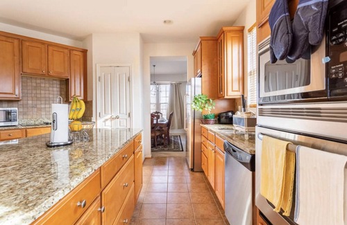 Rossville House | Van Gogh 1- Executive Room in a single family home!